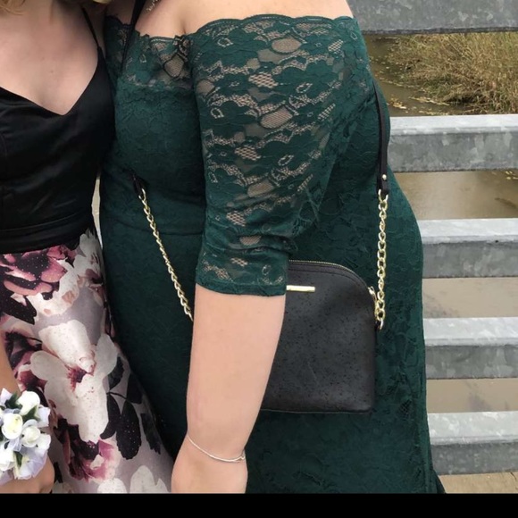 Green lace dress only worn once with small train - Picture 3 of 4